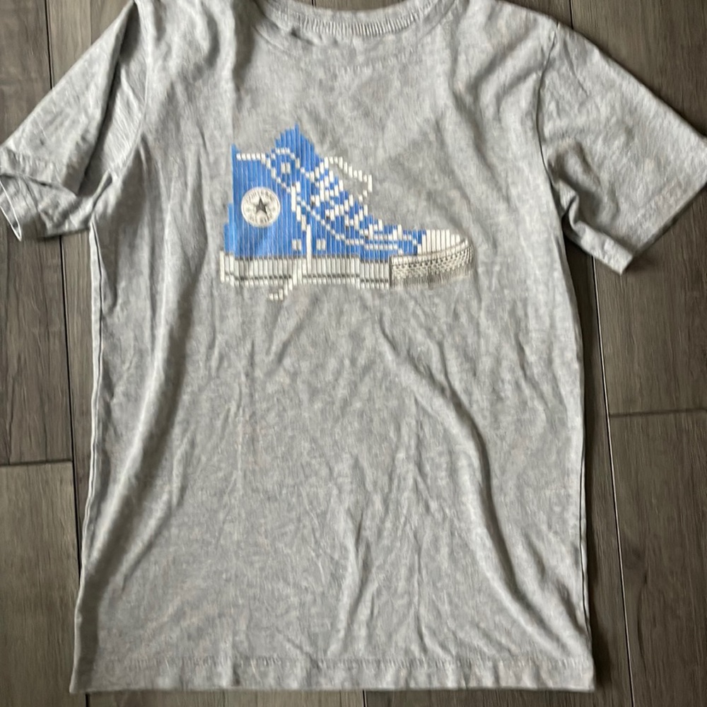 Pre owned condition converse tshirt. Kids size size 12-13